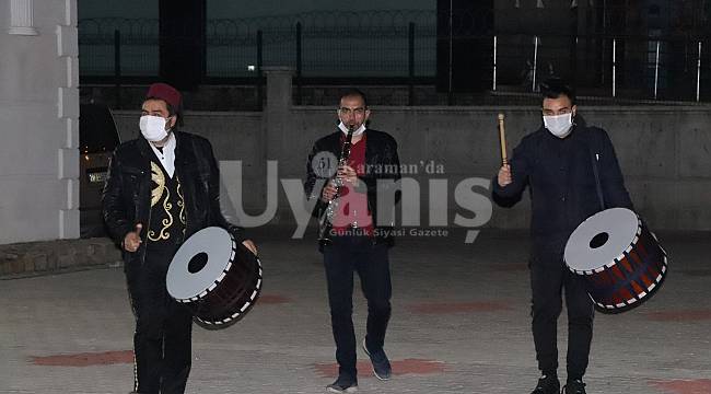 Karaman'da karantina yurtları davul ve mani sesleri ile şenlendi