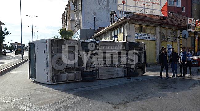 Karaman'da midibüs devrildi: 11 yaralı