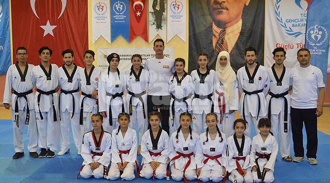 Karamanlı Taekwondocular evde antrenman yapıyor