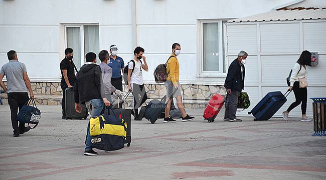 KKTC'den Gelen 288 Kişi Karaman'da Yurda Yerleştirildi