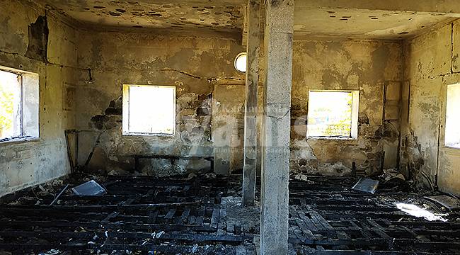 Yangında zarar gören cami hayırseverlerin desteklerini bekliyor