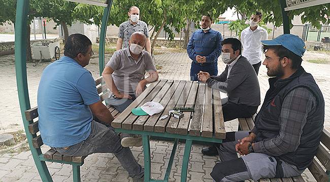 CHP dolu yağışından etkilenen çiftçileri ziyaret etti