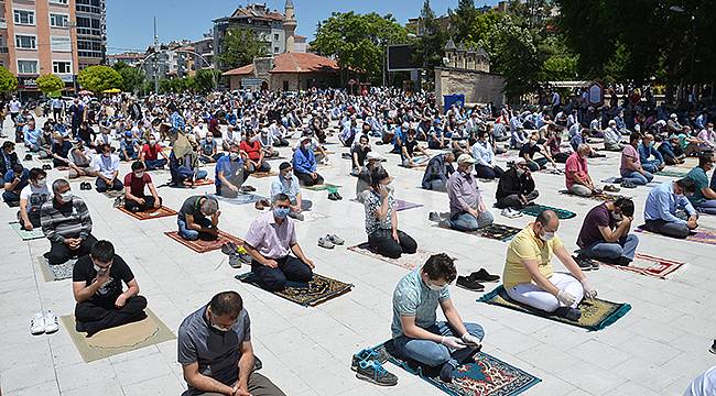 Karaman'da meydan doldu taştı