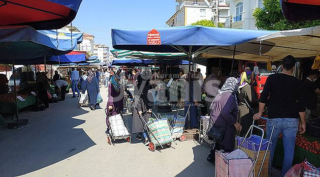 Karaman'da Semt Pazarında Yoğunluk Devam Ediyor