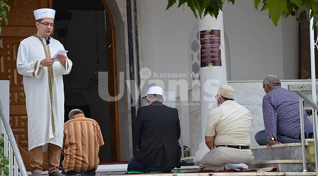 Sosyal Mesafeli Cuma Namazı Kılındı