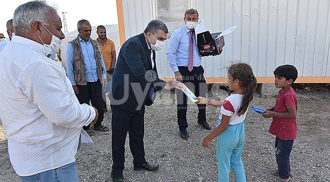 Vali Işık mevsimlik tarım işçilerini ziyaret etti