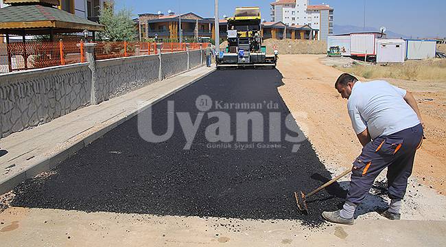 Karaman'da mahalleler asfalt ve kaldırımla buluşmaya devam ediyor