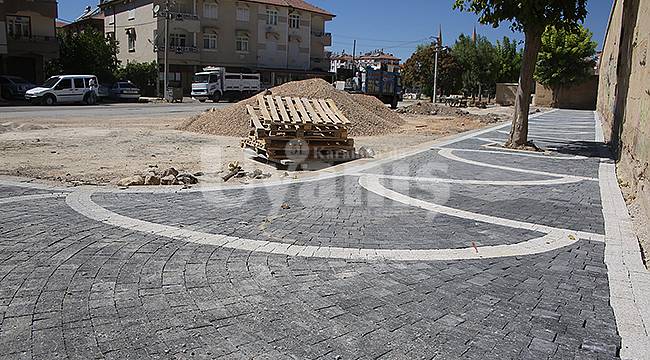 Karaman Kalesinin etrafındaki kaldırımlar yenileniyor