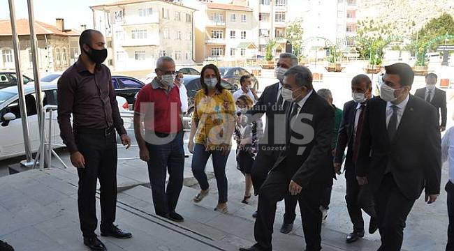 Vali Işık Ermenek Belediyesini ziyaret etti