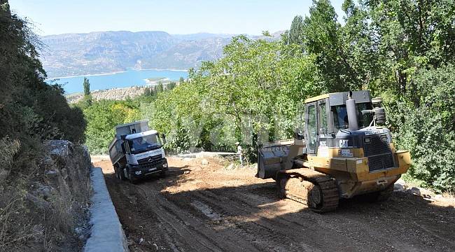 Ermenek'te bağ yollarının yapımına devam ediliyor