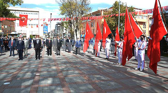Karaman'da çelenk sunma töreni düzenlendi