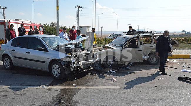 Karaman'da iki otomobil çarpıştı: 5 yaralı