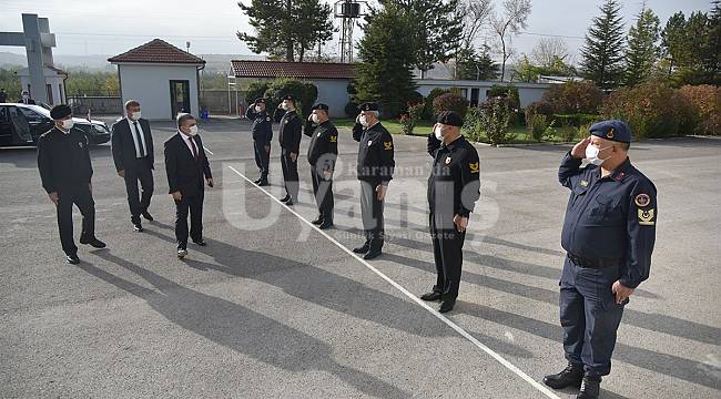 Vali Işık İl Jandarma Komutanlığını ziyaret etti