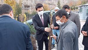 Başyayla'da çiftçiye 2 bin 500 fidan dağıtıldı