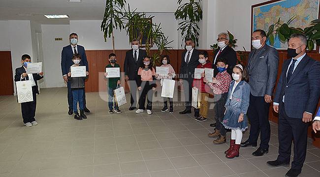 Karaman'da öğrencilere başarı belgeleri verildi