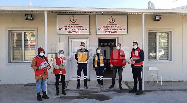 Kızılay sokaklarda aktif görev yapanları unutmadı