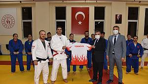 Vali Işık, Karaman'da Kampa Giren Paralimpik Judo Milli Takımını Ziyaret Etti