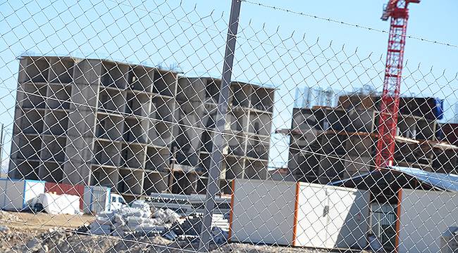 Karaman'da inşaattan düşen işçi ağır yaralandı