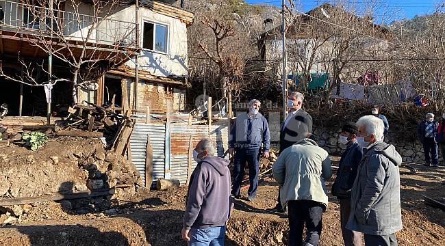 Kaymakam Hökelekli İle Başkan Zorlu, 3 Evin Yandığı Bölgeyi İnceledi