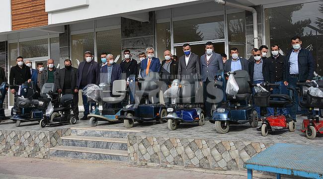 MHP’den 5 ilçeye engelleri kaldıran hediye