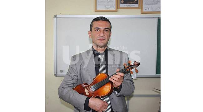 Müzik Öğretmeni Sefa Yeğin Evinde Ölü Bulundu