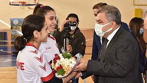 Vali Işık, Goalball Kadın Milli Takımını Ziyaret Etti