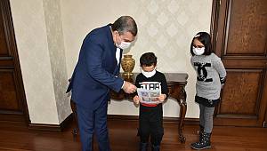 Durmuş Kardeşlerden Vali Işık'a Karikatür ve Mektuplu Ziyaret
