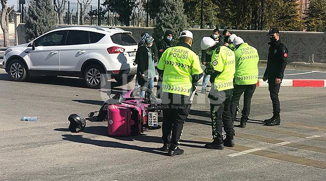 Karaman'da motosikletli kuryeye otomobil çarptı