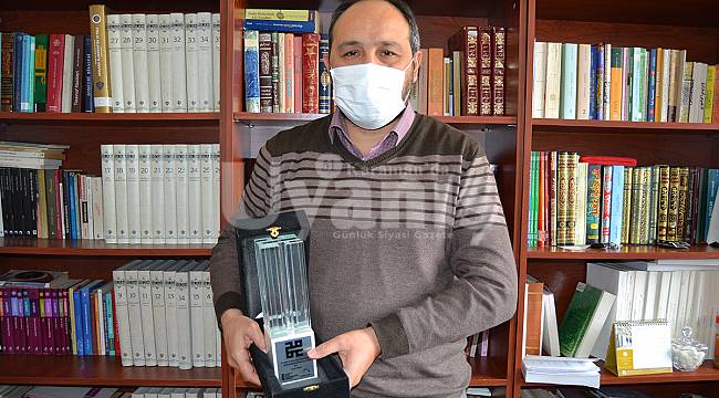 Karamanlı Dr.Öğretim Üyesi Cumhurbaşkanı Erdoğan'dan Ödül Aldıran Projeyi Kitap Haline Getirdi