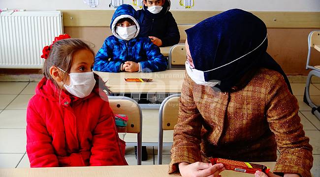 Kaymakam Efe'den Minik Öğrencilere Sürpriz Ziyaret