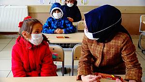 Kaymakam Efe'den Minik Öğrencilere Sürpriz Ziyaret