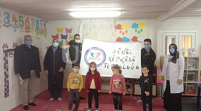 KMÜ Öğrenci Topluluğu, Alaçatı İlkokuluna Kitap Bağışında Bulundu