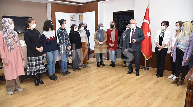 Rektör Ak, rektörlükteki kadın personel ile bir araya geldi