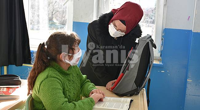 Türk Kızılayı Taşeli Bölgesi’ndeki öğrencilere eğitim seti hediye etti