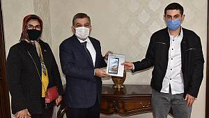 Vali Işık, Engelli Vatandaşın Görüşme Talebini Kırmadı