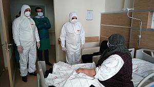 Vali Işık, Hastanede Covid Tedavisi Gören Hastaları Ziyaret Etti