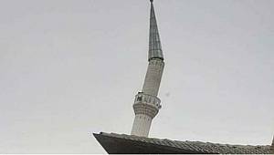 Caminin Minaresi Şiddetli Rüzgara Dayanamadı