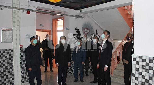 Kaymakam Çakır, Öğrencilerin Hazırladığı Güneş Sistemi Projesini İnceledi