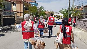 Kızılay'ın İyilik Ordusu Vatandaşa Ramazan Pidesi İkram Etti