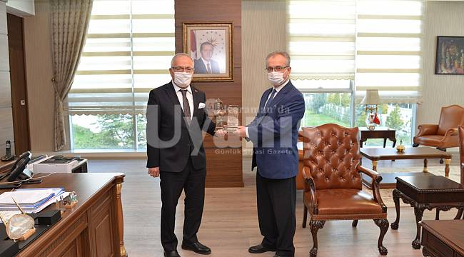 KMÜ Rektörü Namık Ak’tan, Rektör Özçelik’e iade-i ziyaret