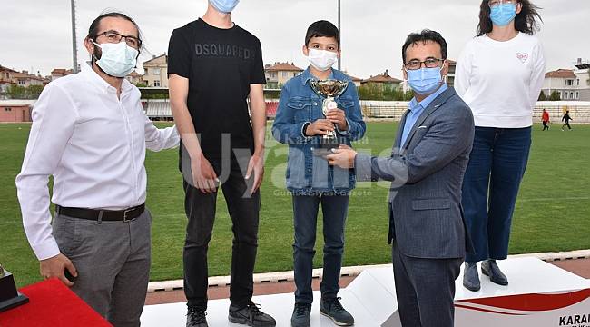 Satranç Turnuvasında Derece Alan Öğrencilerin Ödülleri İl Müdürü Çalışkan'dan