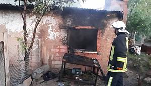 Depoda çıkan yangında maddi hasar oluştu
