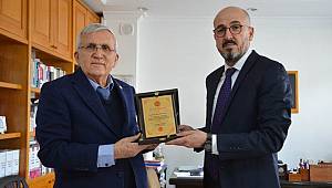 Karaman'ın En Eski Avukatlarına Baro'dan Plaket