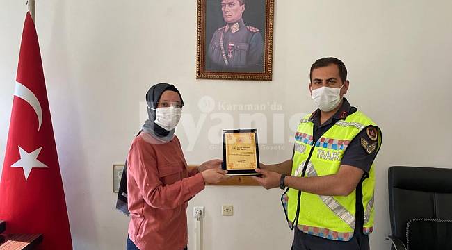 Kaymakam Efe'den Trafik Personeline Plaket