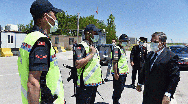 Vali Işık, Görev Başındaki Emniyet ve Jandarma Personelinin Bayram Sevincine Ortak Oldu