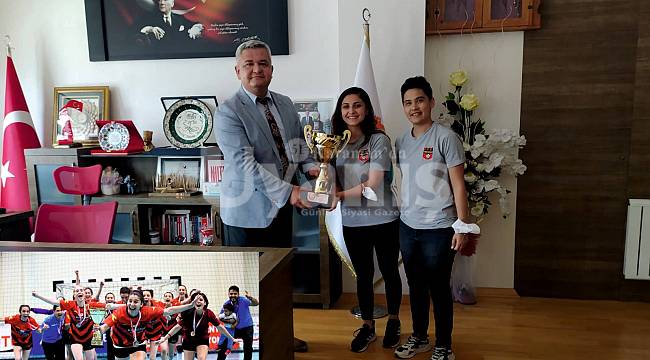 Hentbolculardan Başkan Zorlu'ya Ziyaret