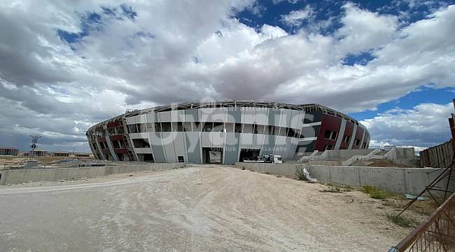 Karaman'ın Yeni Şehir Stadyumunda İnşaat Çalışmaları % 70 Tamamlandı