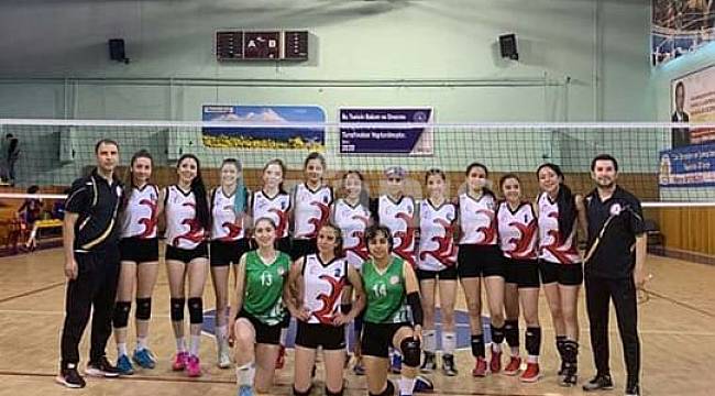 Karaman Spor Lisesi Voleybol Takımı 2. Lige Yükselmek için mücadele edecek