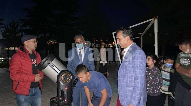 Öğrenciler Gökyüzünü Seyre Daldılar
