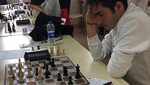 Okul Sporları Online Satranç Turnuvasında Karamanlı İki Sporcu Final Hakkı Kazandı